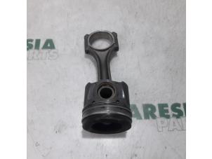 Gebruikte Zuiger Citroen C-Crosser 2.2 HDiF 16V Prijs € 75,00 Margeregeling aangeboden door Maresia Parts