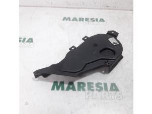 Gebruikte Distributiedeksel Citroen C-Crosser 2.2 HDiF 16V Prijs € 20,00 Margeregeling aangeboden door Maresia Parts