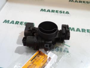 Gebruikte Gasklephuis Peugeot 206 (2A/C/H/J/S) 1.1 XN,XR Prijs € 50,00 Margeregeling aangeboden door Maresia Parts