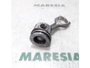 Gebruikte Zuiger Citroen DS3 (SA) 1.6 e-HDi Prijs € 50,00 Margeregeling aangeboden door Maresia Parts