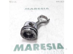 Gebruikte Zuiger Citroen DS3 (SA) 1.6 e-HDi Prijs € 50,00 Margeregeling aangeboden door Maresia Parts