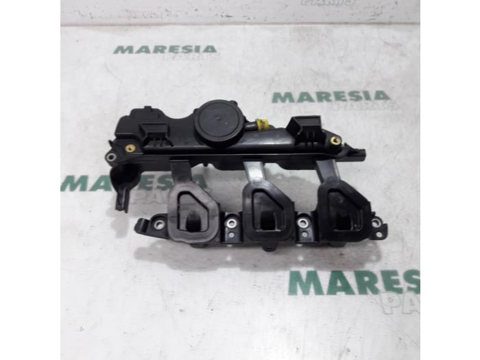 Gebruikte Kleppendeksel Renault Trafic New (FL) 2.0 dCi 16V 115 Prijs € 45,00 Margeregeling aangeboden door Maresia Parts