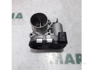 Gebruikte Gasklephuis Renault Trafic New (FL) 2.0 dCi 16V 115 Prijs € 49,95 Margeregeling aangeboden door Maresia Parts