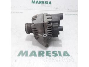 Gebruikte Dynamo Fiat 500 (312) 1.3 MJTD 16V Prijs € 75,00 Margeregeling aangeboden door Maresia Parts