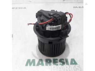 Gebruikte Kachel Ventilatiemotor Peugeot 208 I (CA/CC/CK/CL) 1.0 Vti 12V PureTech Prijs € 24,95 Margeregeling aangeboden door Maresia Parts