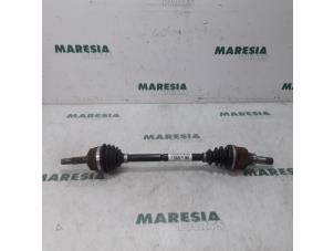 Gebruikte Steekas links-voor Peugeot 208 I (CA/CC/CK/CL) 1.0 Vti 12V PureTech Prijs € 60,00 Margeregeling aangeboden door Maresia Parts