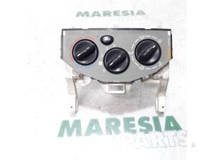 Gebruikte Chaufage Bedieningspaneel Renault Trafic New (FL) 2.0 dCi 16V 90 Prijs € 50,00 Margeregeling aangeboden door Maresia Parts