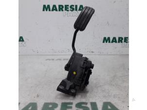 Gebruikte Sensor Gaspedaalpositie Renault Trafic New (FL) 2.0 dCi 16V 90 Prijs € 35,00 Margeregeling aangeboden door Maresia Parts