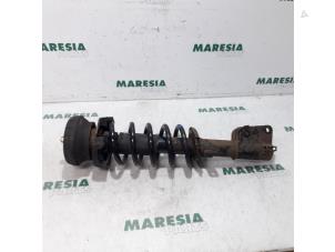 Gebruikte Mac Phersonpoot links-voor Renault Trafic New (FL) 2.0 dCi 16V 90 Prijs € 65,00 Margeregeling aangeboden door Maresia Parts