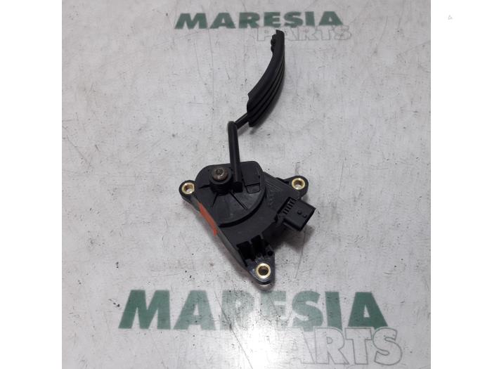 Gebruikte Sensor Gaspedaalpositie Renault Grand Scénic II (JM) 2.0 16V Prijs € 29,95 Margeregeling aangeboden door Maresia Parts