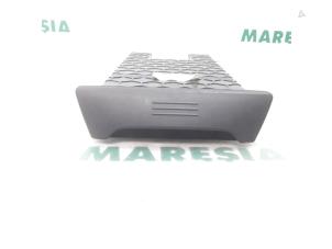 Gebruikte Dashboard klep Renault Master IV (FV) 2.3 dCi 125 16V FWD Prijs € 127,05 Inclusief btw aangeboden door Maresia Parts