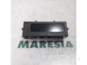 Gebruikte Display Interieur Renault Master III (FV) 2.3 dCi 125 16V FWD Prijs € 102,85 Inclusief btw aangeboden door Maresia Parts