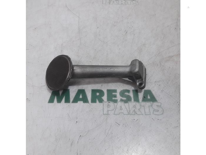 Gebruikte Oliepomp Fiat Punto II (188) 1.9 JTD 80 ELX 3-Drs. Prijs € 25,00 Margeregeling aangeboden door Maresia Parts