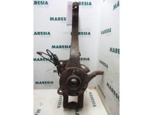 Gebruikte Asschenkel links-voor Alfa Romeo 166 3.2 V6 24V Prijs € 157,50 Margeregeling aangeboden door Maresia Parts