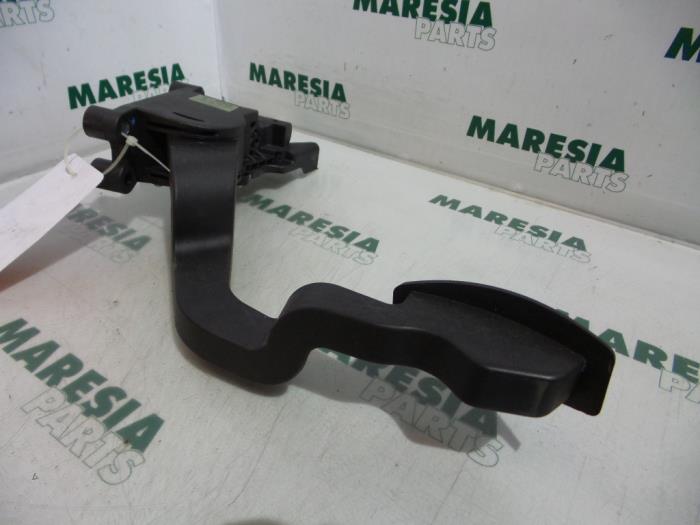 Gebruikte Sensor Gaspedaalpositie Fiat Bravo (198A) 1.4 16V Prijs € 25,00 Margeregeling aangeboden door Maresia Parts