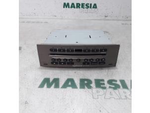 Gebruikte Radio CD Speler Renault Grand Scénic II (JM) 2.0 16V Prijs € 157,50 Margeregeling aangeboden door Maresia Parts