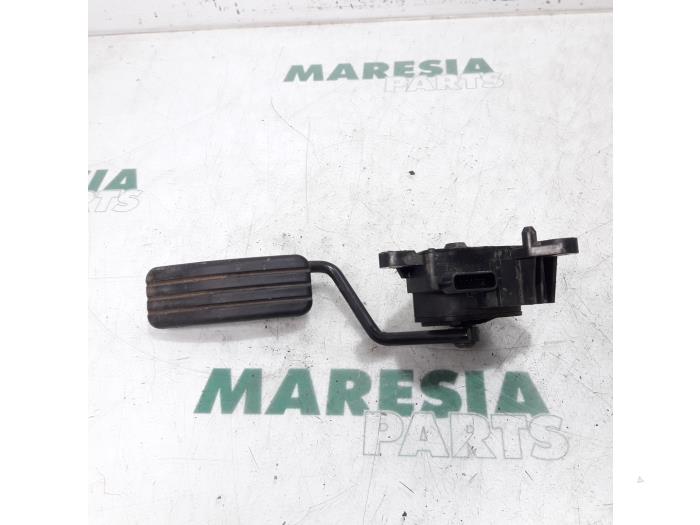 Gebruikte Sensor Gaspedaalpositie Renault Grand Scénic II (JM) 2.0 16V Prijs € 29,95 Margeregeling aangeboden door Maresia Parts