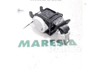 Gebruikte Veiligheidsgordel midden-achter Citroen Berlingo Multispace 1.6i Prijs € 75,00 Margeregeling aangeboden door Maresia Parts