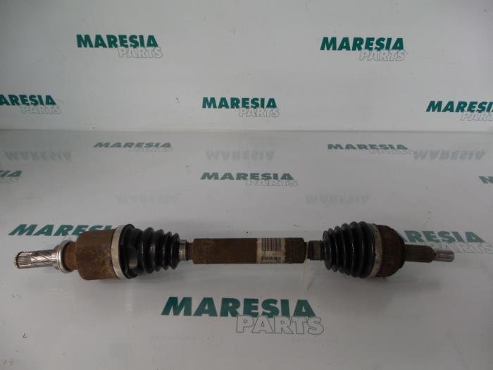 Gebruikte Steekas links-voor Renault Grand Scénic II (JM) 1.5 dCi 100 Prijs € 35,00 Margeregeling aangeboden door Maresia Parts
