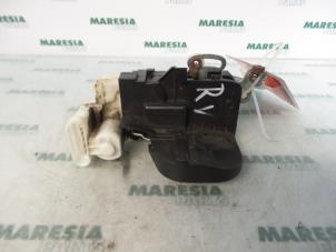 Gebruikte Deurslot Mechaniek 4Deurs rechts-voor Alfa Romeo 147 (937) 1.6 HP Twin Spark 16V Prijs € 25,00 Margeregeling aangeboden door Maresia Parts