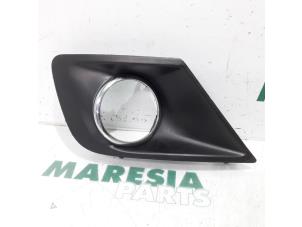 Gebruikte Afdekplaat mistlamp rechts Peugeot 207 CC (WB) 1.6 16V Prijs € 20,00 Margeregeling aangeboden door Maresia Parts