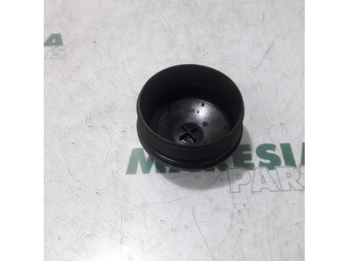 Gebruikte Oliefilterhouder Renault Scénic IV (RFAJ) 1.2 TCE 115 16V Prijs € 25,00 Margeregeling aangeboden door Maresia Parts