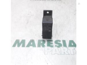 Gebruikte Relais Voorgloei Peugeot 5008 I (0A/0E) 1.6 BlueHDi 120 Prijs € 25,00 Margeregeling aangeboden door Maresia Parts