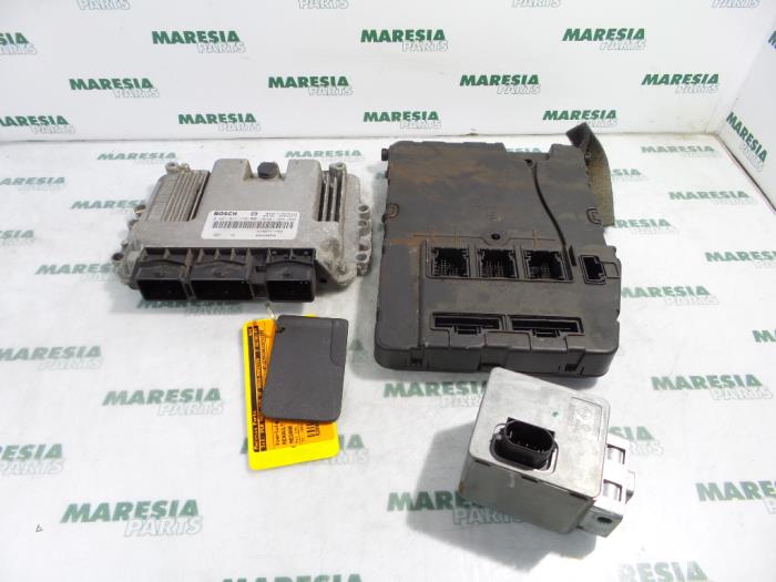 Gebruikte Computer Motormanagement Renault Megane II CC (EM) 1.9 dCi 115 Prijs € 324,99 Margeregeling aangeboden door Maresia Parts