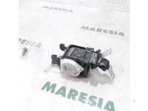 Gebruikte Veiligheidsgordel midden-achter Citroen Berlingo Multispace 1.6 VTi 95 16V Prijs € 75,00 Margeregeling aangeboden door Maresia Parts