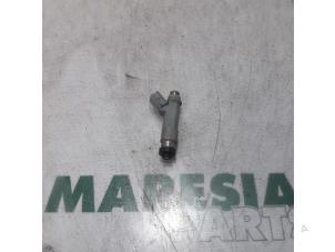 Gebruikte Injector (benzine injectie) Citroen C1 1.0 12V Prijs € 25,00 Margeregeling aangeboden door Maresia Parts
