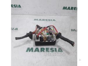 Gebruikte Zekeringkast Renault Megane III Grandtour (KZ) 1.5 dCi 110 Prijs € 105,00 Margeregeling aangeboden door Maresia Parts