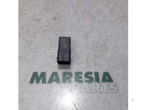 Gebruikte Relais Voorgloei Citroen C4 Grand Picasso (3A) 1.6 HDiF 115 Prijs € 15,00 Margeregeling aangeboden door Maresia Parts