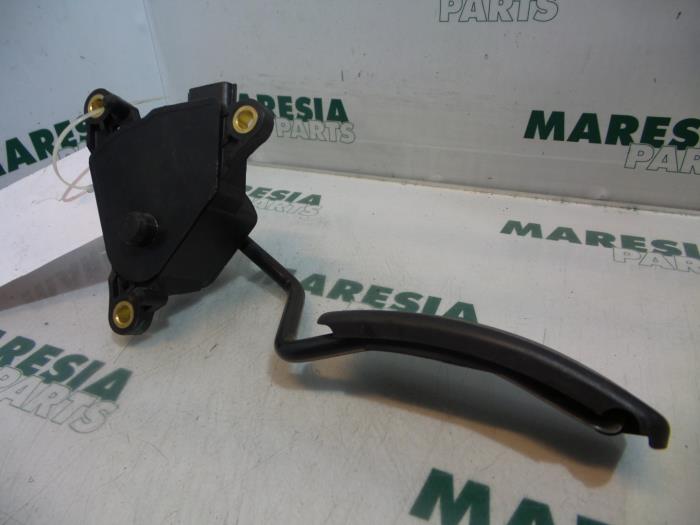Gebruikte Sensor Gaspedaalpositie Renault Scénic II (JM) 1.6 16V Prijs € 35,00 Margeregeling aangeboden door Maresia Parts