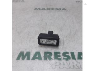 Gebruikte Esp computer Renault Scénic III (JZ) 2.0 16V CVT Prijs € 19,50 Margeregeling aangeboden door Maresia Parts