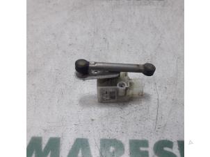 Gebruikte Koplampmotor Renault Scénic III (JZ) 2.0 16V CVT Prijs € 85,00 Margeregeling aangeboden door Maresia Parts