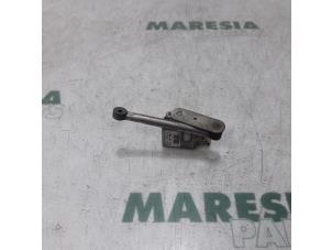 Gebruikte Motor Koplamp Renault Scénic III (JZ) 2.0 16V CVT Prijs € 85,00 Margeregeling aangeboden door Maresia Parts