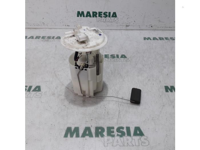 Gebruikte Tank element Pomp Renault Scénic III (JZ) 2.0 16V CVT Prijs € 25,00 Margeregeling aangeboden door Maresia Parts