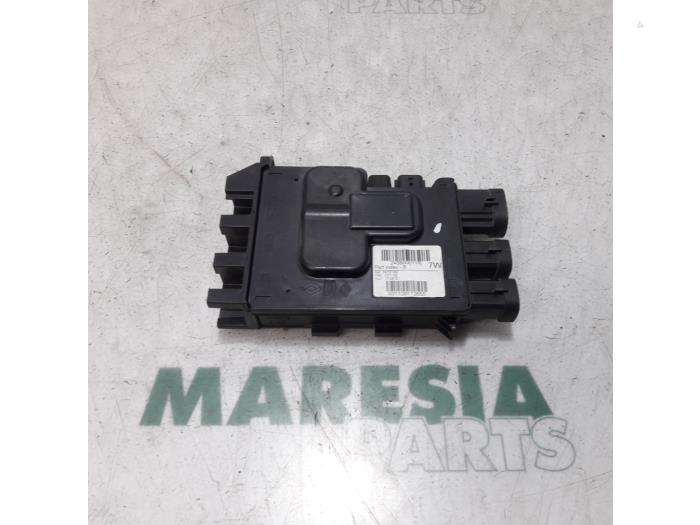 Gebruikte Computer Diversen Renault Scénic III (JZ) 2.0 16V CVT Prijs € 20,00 Margeregeling aangeboden door Maresia Parts