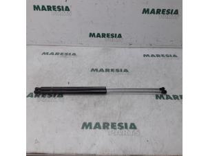 Gebruikte Set Gasdempers Achterklep Peugeot 207 CC (WB) 1.6 16V GT THP Prijs € 40,00 Margeregeling aangeboden door Maresia Parts