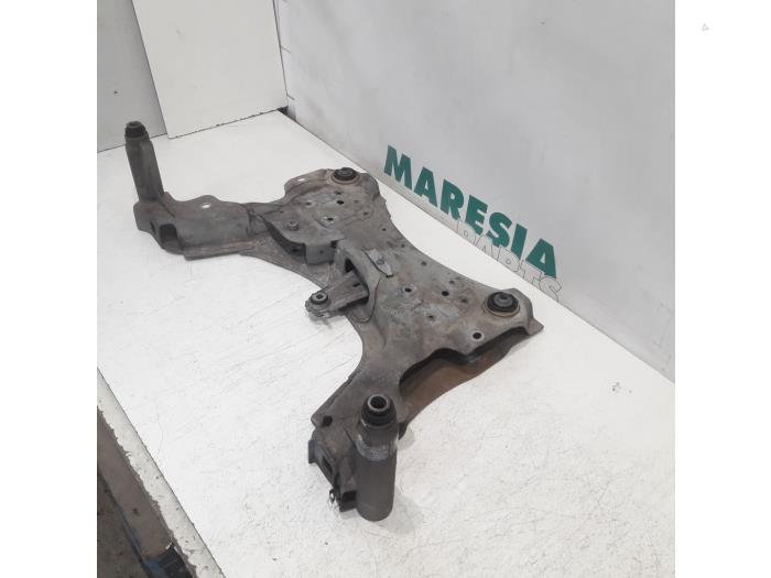 Subframe van een Renault Scénic III (JZ) 2.0 16V CVT 2010