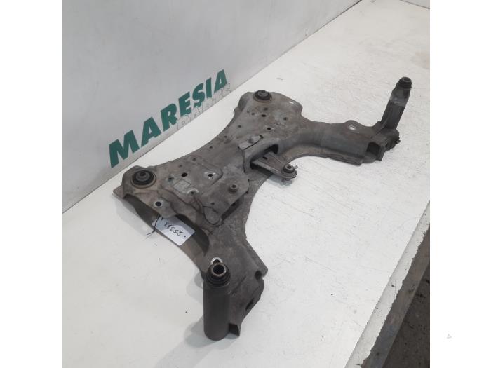 Subframe van een Renault Scénic III (JZ) 2.0 16V CVT 2010