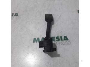 Gebruikte Sensor Gaspedaalpositie Citroen C4 Grand Picasso (3A) 1.6 HDiF 115 Prijs € 30,00 Margeregeling aangeboden door Maresia Parts