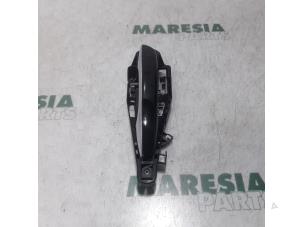 Gebruikte Deurgreep 4Deurs links-achter Citroen C4 Grand Picasso (3A) 1.6 HDiF 115 Prijs € 40,00 Margeregeling aangeboden door Maresia Parts