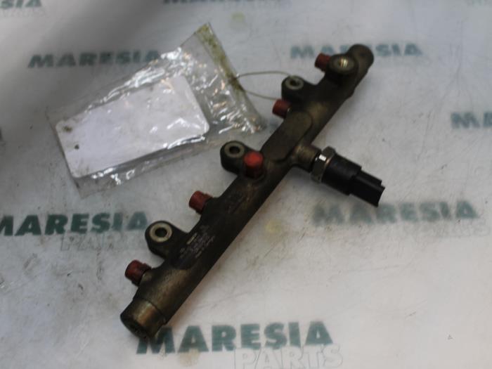 Gebruikte Injector brug Peugeot 406 Break (8E/F) 2.0 HDi 90 Prijs € 50,00 Margeregeling aangeboden door Maresia Parts