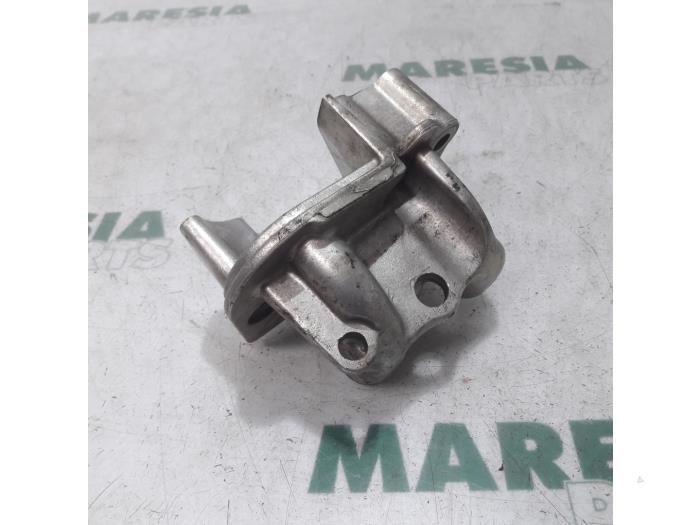 Gebruikte Motorsteun Fiat Grande Punto (199) 1.4 Prijs € 20,00 Margeregeling aangeboden door Maresia Parts
