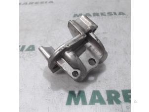 Gebruikte Motorsteun Fiat Grande Punto (199) 1.4 Prijs € 20,00 Margeregeling aangeboden door Maresia Parts
