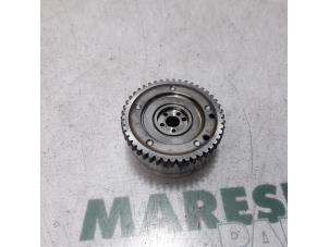 Gebruikte Nokkenas Tandwiel Renault Grand Scénic III (JZ) 2.0 16V CVT Prijs € 40,00 Margeregeling aangeboden door Maresia Parts
