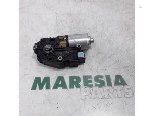 Gebruikte Schuifdak Motor Renault Koleos I 2.5 16V Prijs € 75,00 Margeregeling aangeboden door Maresia Parts
