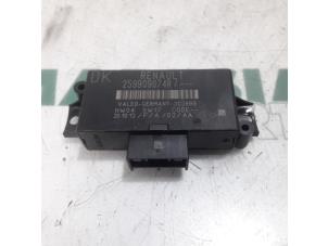 Gebruikte Module PDC Renault Megane III Grandtour (KZ) 1.5 dCi 110 Prijs € 75,00 Margeregeling aangeboden door Maresia Parts