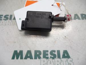Gebruikte Portiervergrendelings Motor Peugeot 807 2.2 HDiF 16V Prijs € 25,00 Margeregeling aangeboden door Maresia Parts